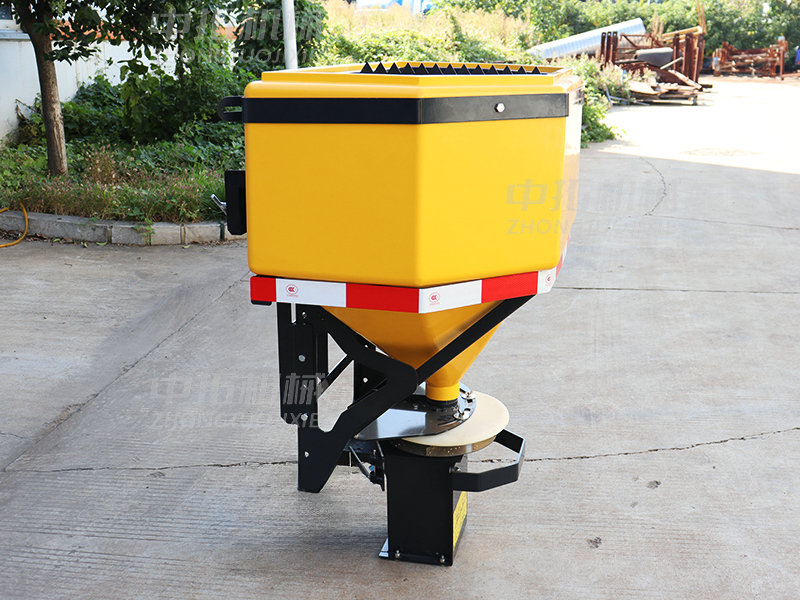 小型車載撒布機 (5).JPG