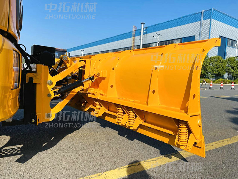 車載加裝 推雪鏟 (4).jpg